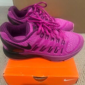 Nike Women's Air Zoom Odyssey Size 8 Sneakers